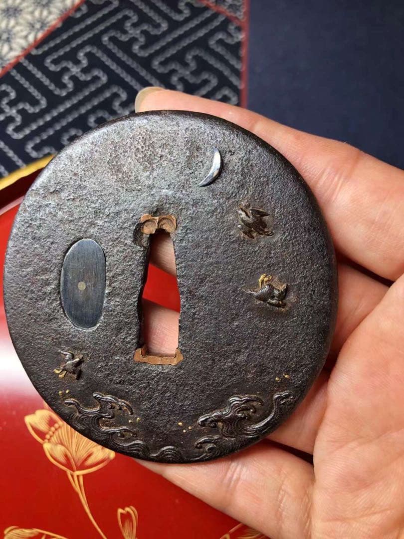 刀剣美術 日本刀鍔 銀象嵌金銀象嵌鍔　鉄地金銀象嵌容彫片切彫