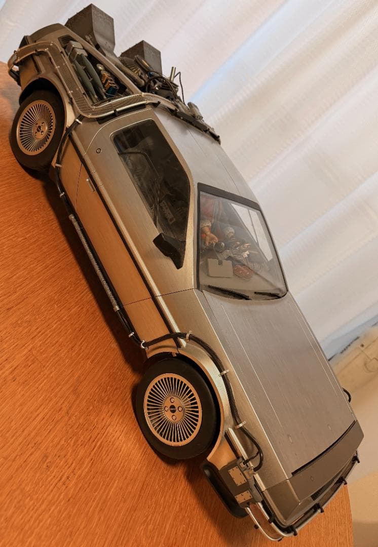 ホットトイズ1 6スケールデロリアンバックトゥザフューチャー