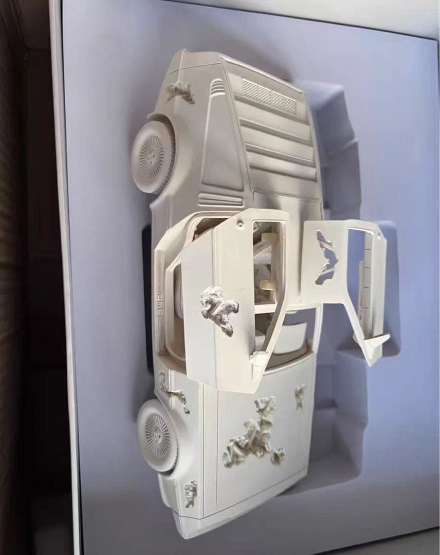 ダニエル・アーシャム限定版「侵食されたデロリアン」自動車彫刻