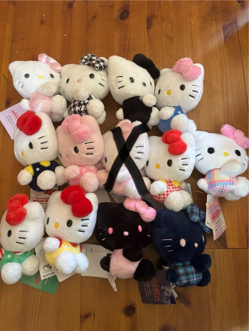 新品未使用　可愛いハローキティの50周年記念のぬいぐるみ24個セット