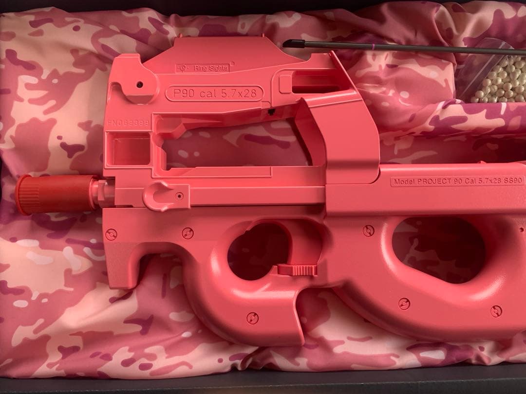 東京マルイ 電動ガン本体 P-90プラス バージョン・レン　マガジンと迷彩セット