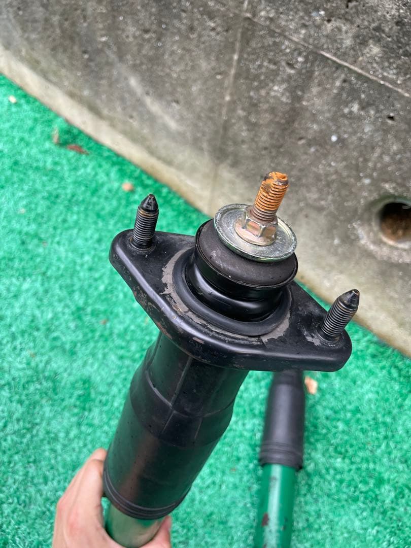 rf1 リアショック