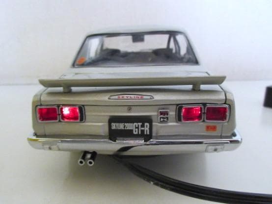 特価 京商 (1/18) 昭和の名車 愛のスカイライン GT-R ライト点灯