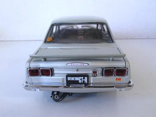 特価 京商 (1/18) 昭和の名車 愛のスカイライン GT-R ライト点灯