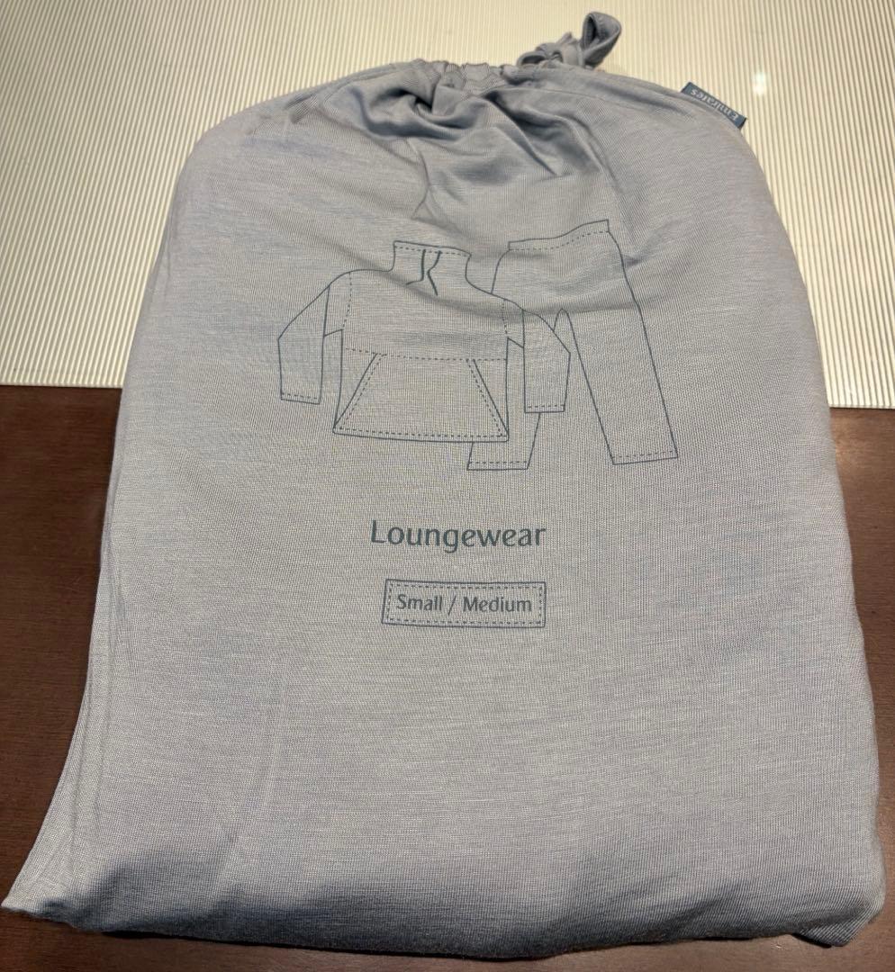 エミレーツ航空ビジネスクラスアメニティポーチ&パジャマ&スリッパの6点セット