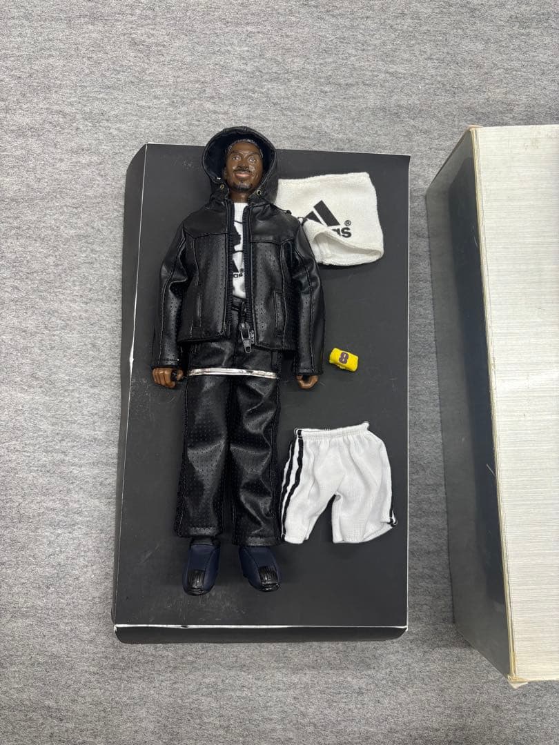 01年製 トラブルで一般流通ナシ アディダス × コービー フィギュア 美品