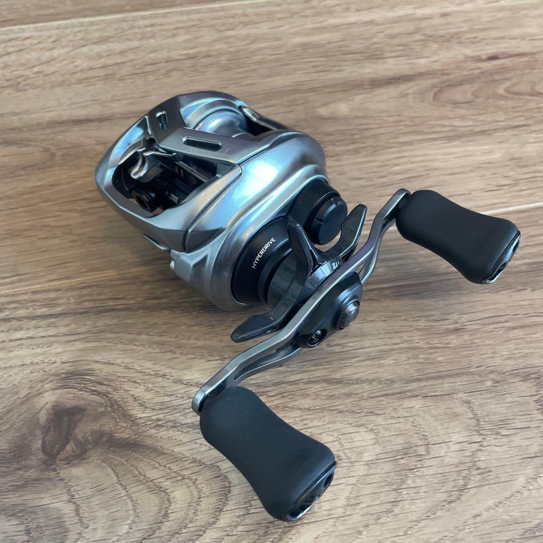 トムSV シルバー ベイトリール