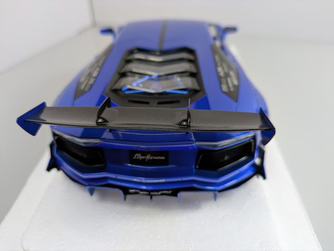 1/18 ミニカー オートアート ランボルギーニ アヴェンタドール LB