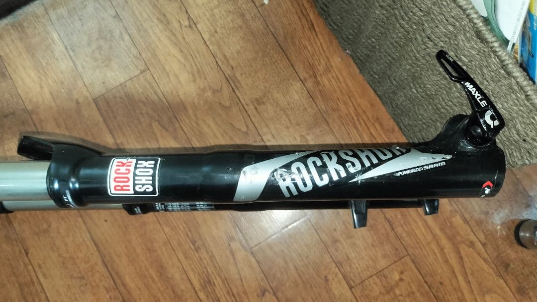 【送料無料】 RockShox Recon silver 130 サスペンション