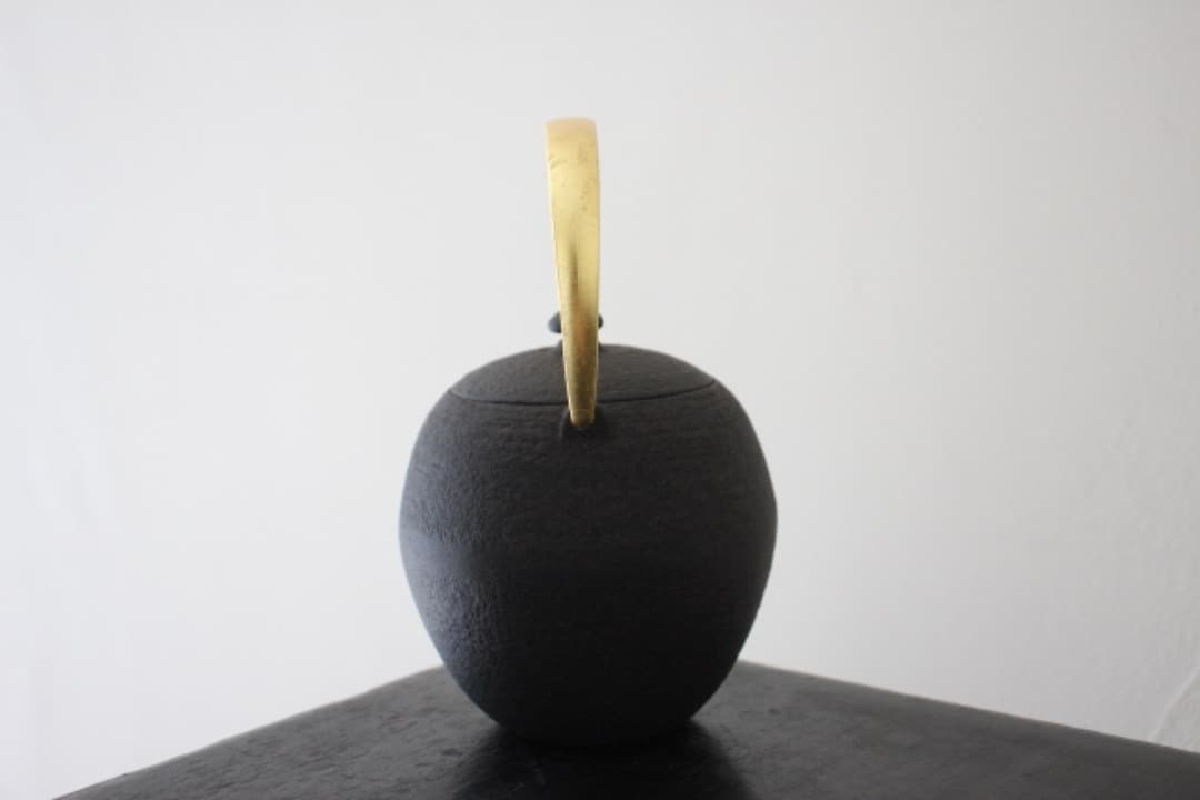 菊池保寿堂　鉄瓶　急須　WAZUQU　グッドデザイン賞　まゆ・MAYU　奥山清行