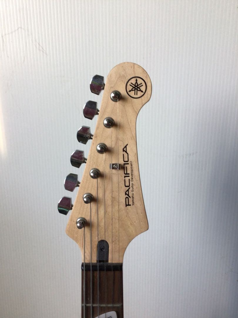超美品　Yamaha PACIFICA 「012」レッドエレキギター