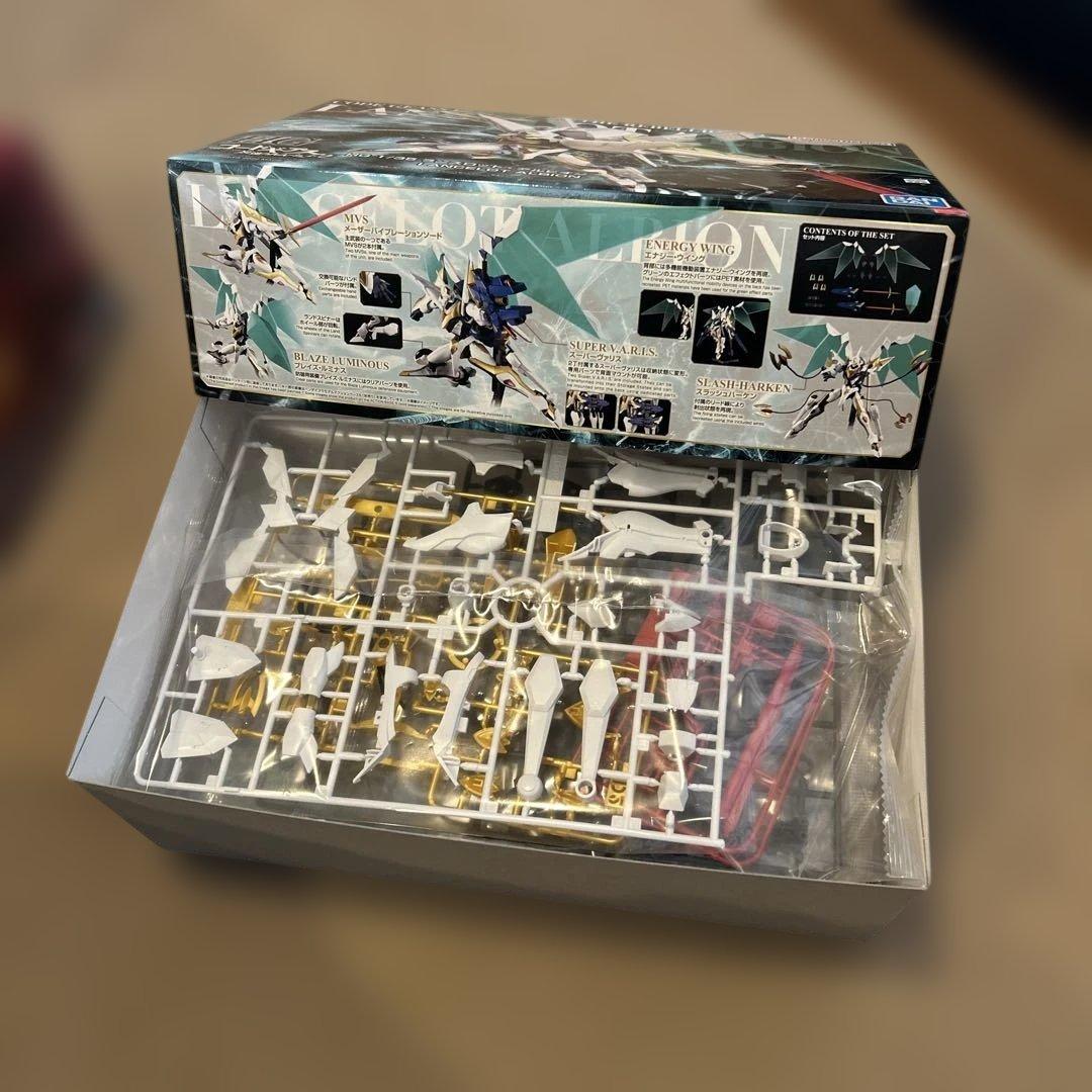 コードギアス　プラモデル　紅蓮聖天八極式、ランスロットアルビオン　セット