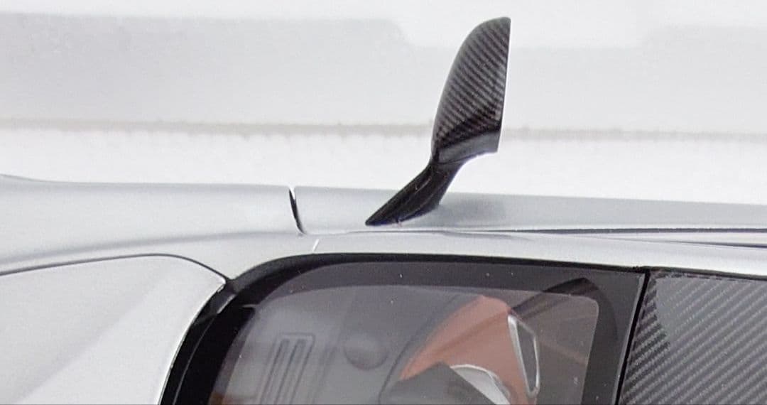 アストンマーチン ヴァンキッシュS 1/18