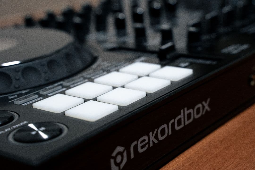 美品 22年製 箱有り Pioneer DDJ1000 PCスタンド付き