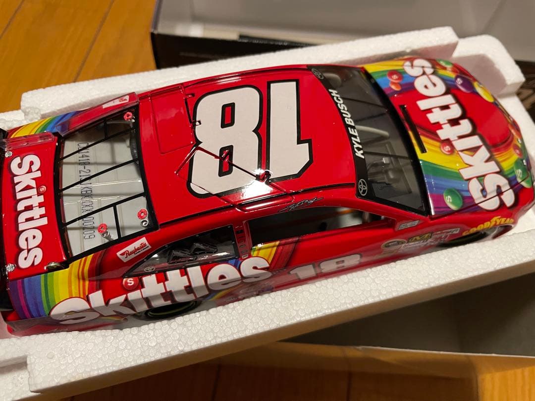 Kyle Busch #18 2014 スキトル 1/24