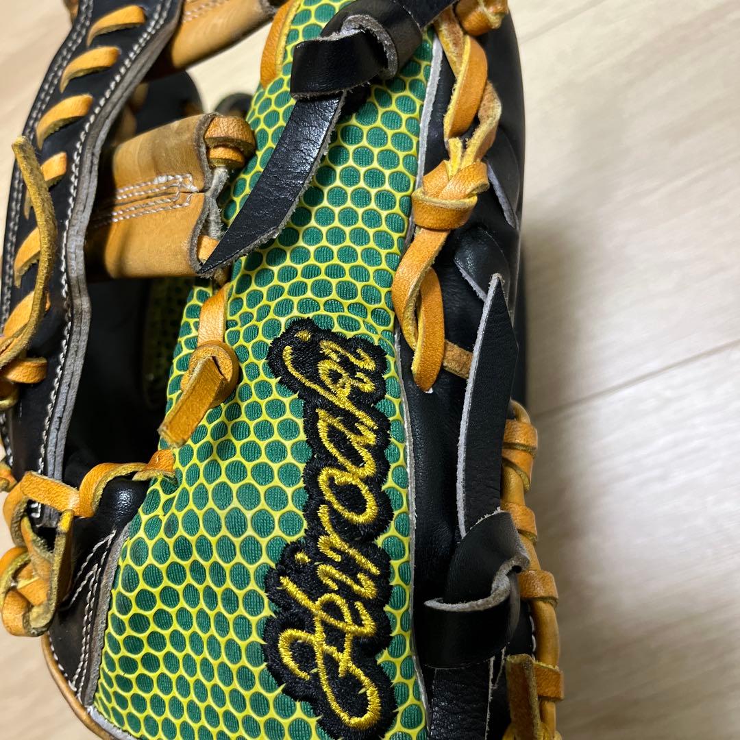 阪神タイガース　歳内　実使用　グローブ