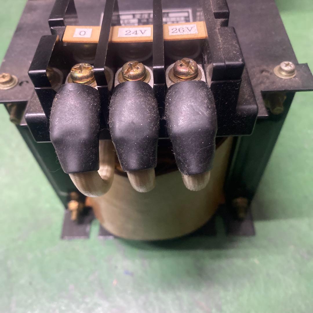 変圧器 容量 750 VA 周波数 50-60 Hz