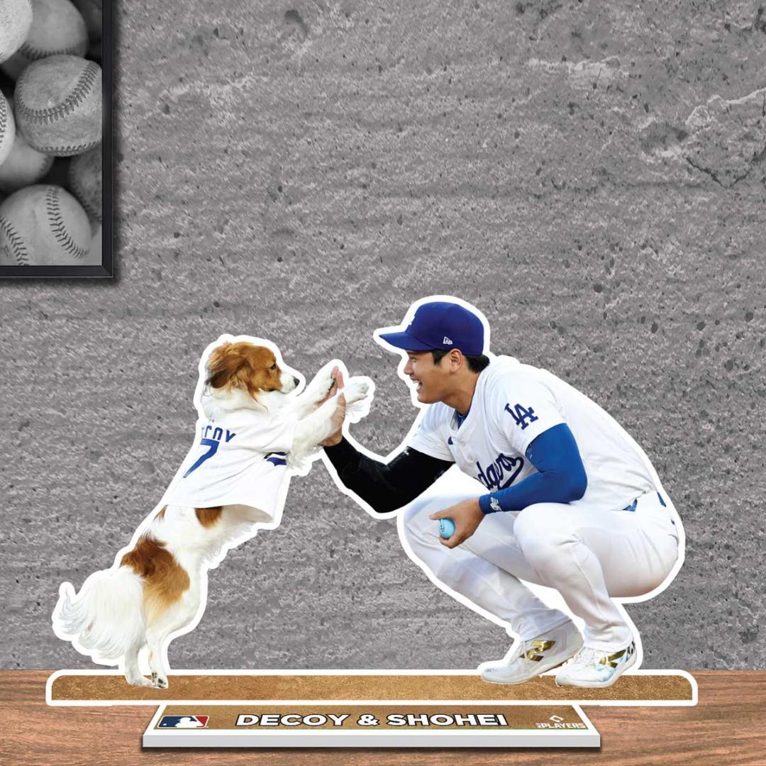 MLBロサンゼルス・ドジャース 大谷翔平とデコピン・スタンディー