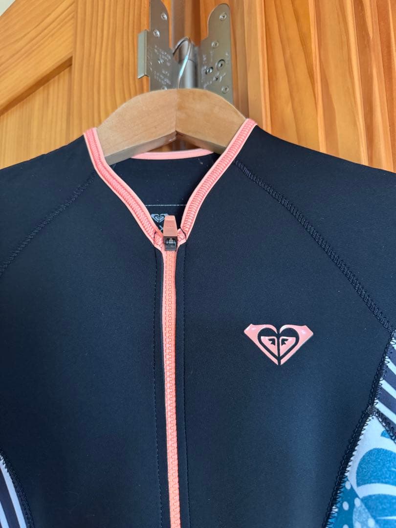 ROXY フルスーツ ブラック・マルチカラー