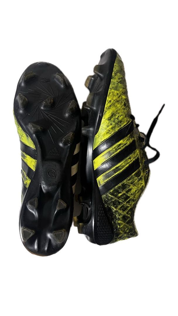 adidas サッカーシューズ