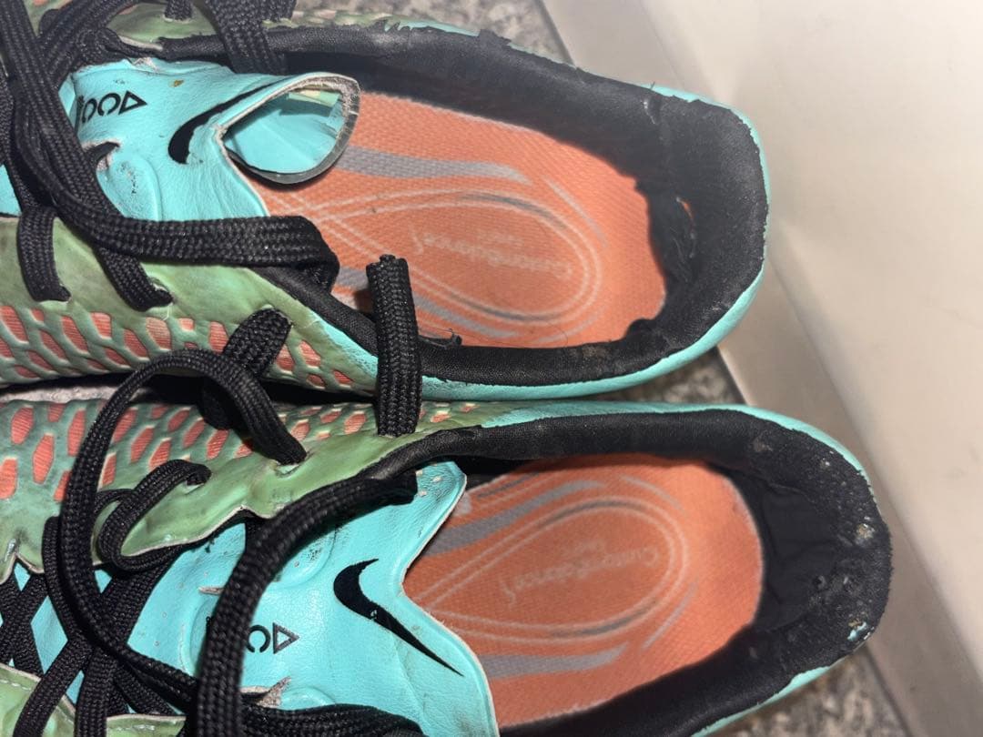 サッカースパイク フットサルシューズ