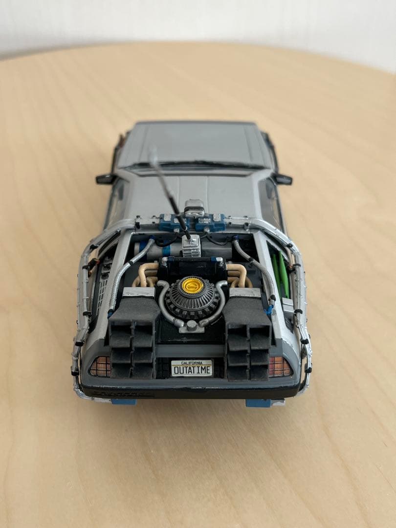 青島文化教材社 デロリアン 1/24 　完成品