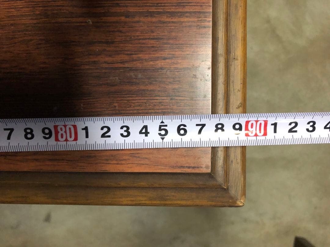 木製ダークブラウンテーブル