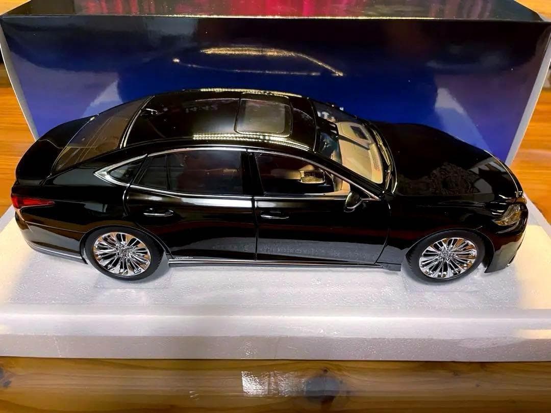 【新品】AUTOartオートアート レクサスLS500h 1/18ミニカー