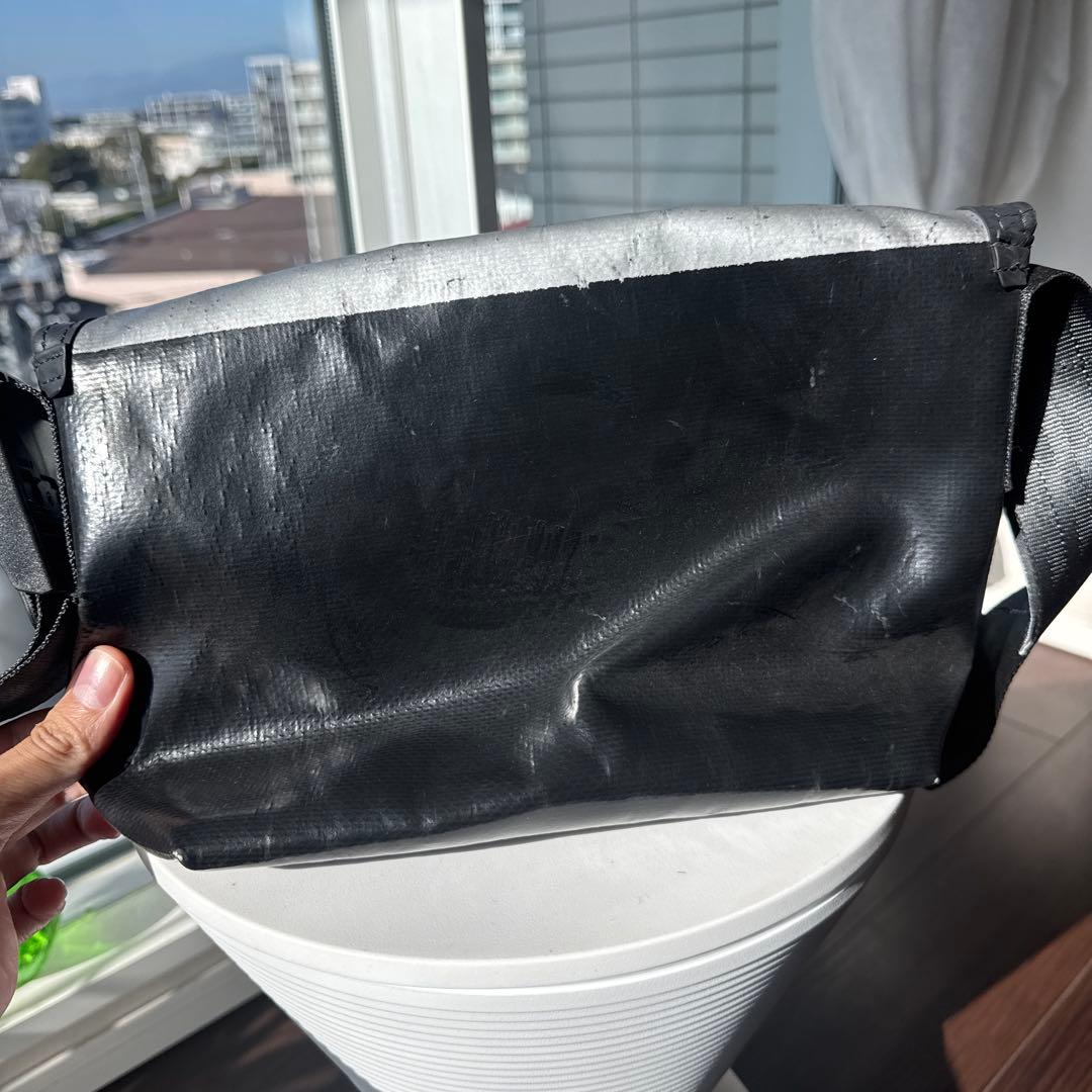 FREITAG メッセンジャーバッグ グレー/赤/黒