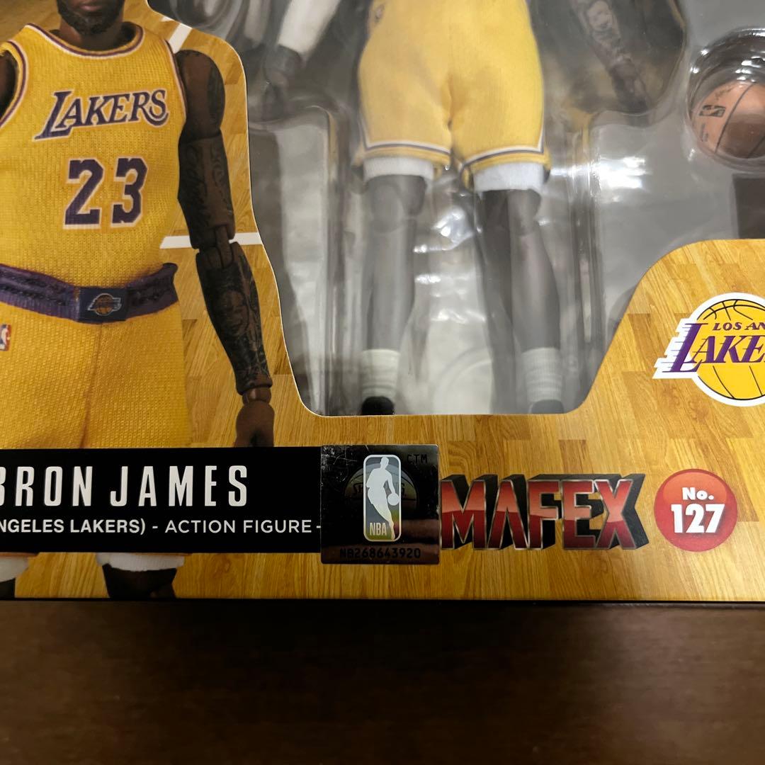 MAFEX LeBron James（Los Angeles Lakers