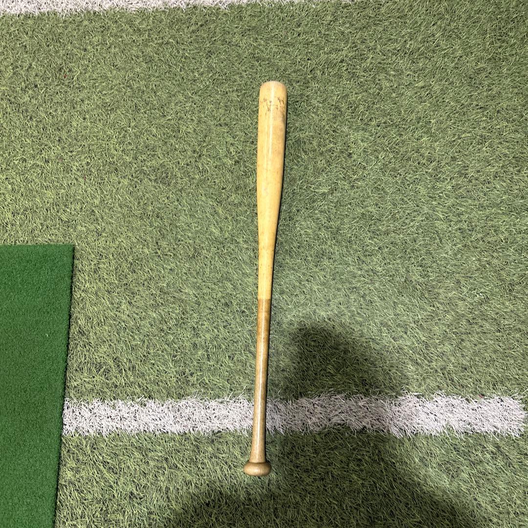 田中広輔選手から頂いたバット