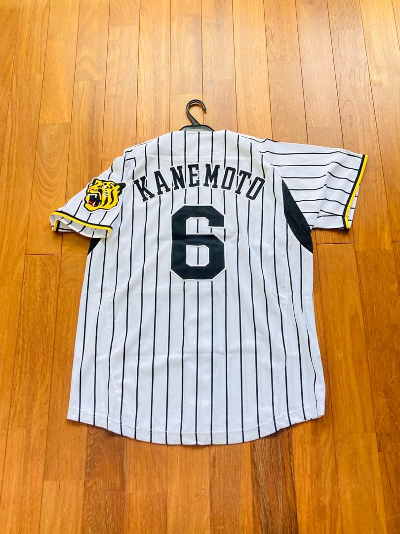 のぶ　新品未使用　阪神タイガース 金本知憲 6番 ユニフォーム L 刺繍