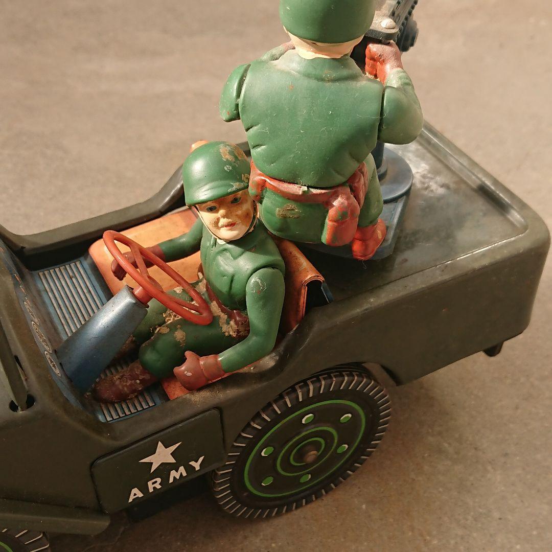 昭和40年代ブリキ軍用ジープとフィギュア2体