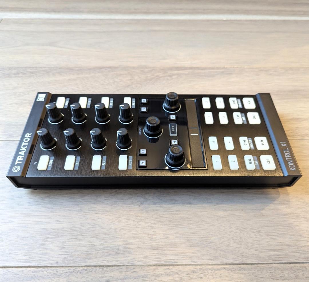 TRAKTOR KONTROL X1 MK2 USB PCDJコントローラー
