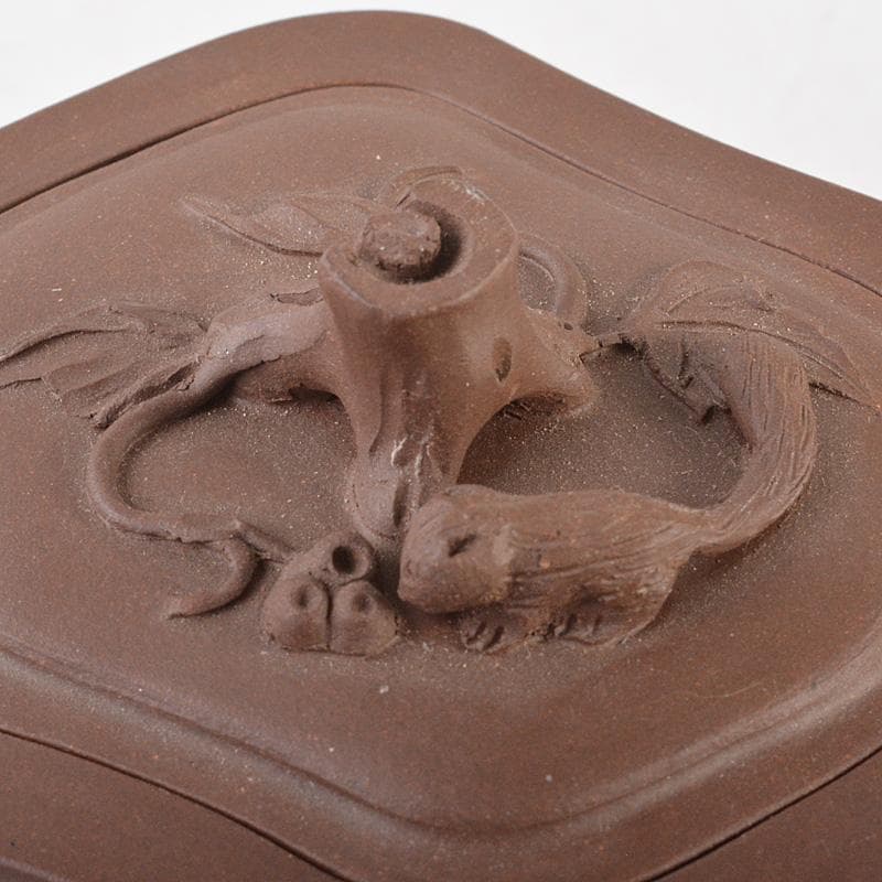 中国　紫砂　朱泥　栗鼠果実文　急須　茶壷　在銘　C　6411