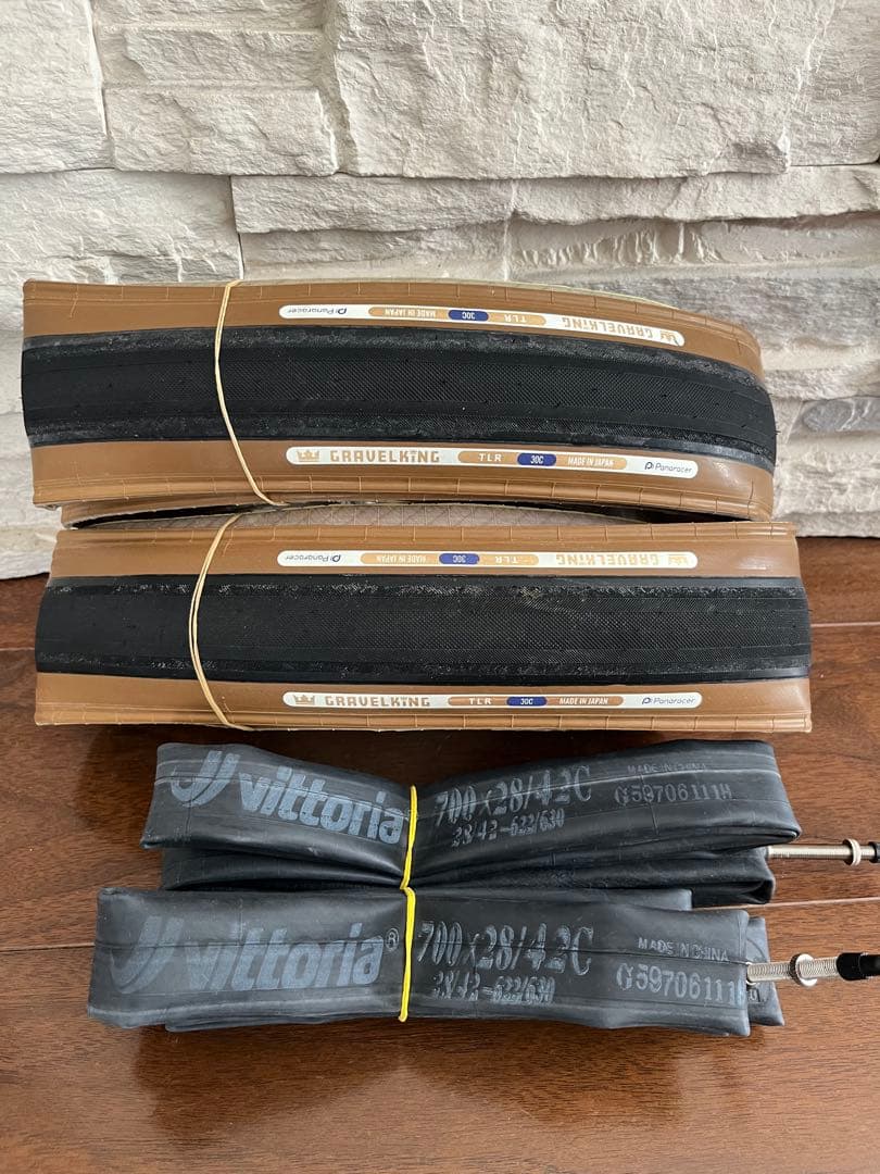 グラベルキング 700 30C TLR / Vittoria チューブ 各2本