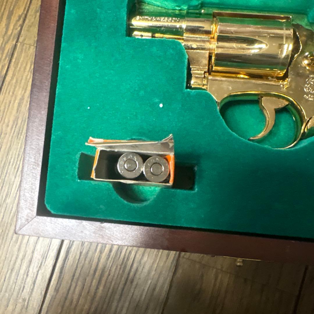 ゴールドリボルバー 木製ケース付き