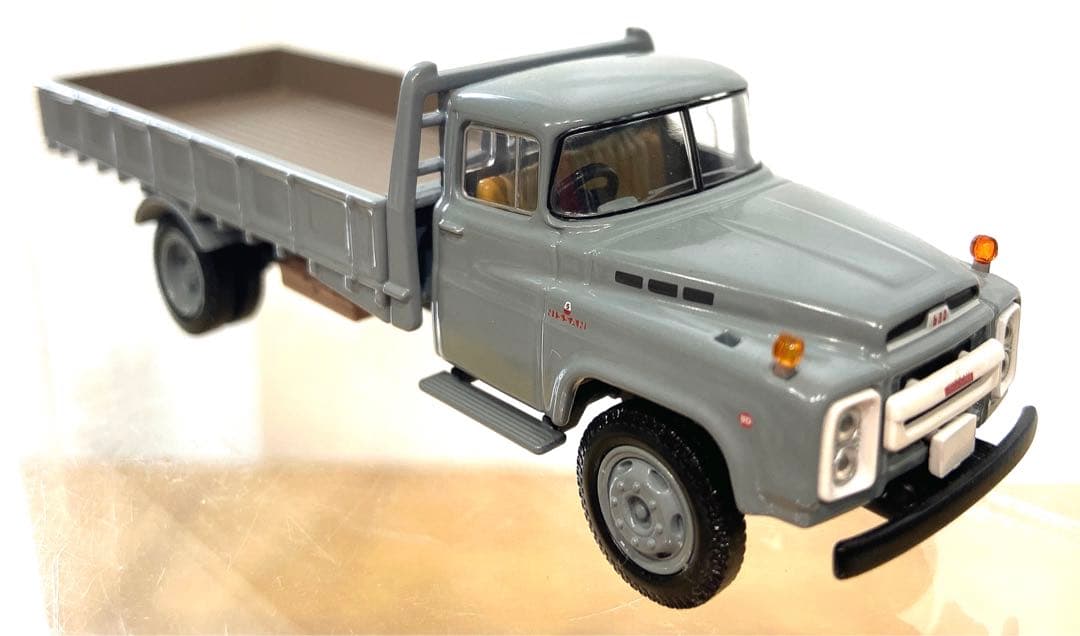 トミカリミテッドビンテージLV-73aニッサンディーゼル680型高床平荷台