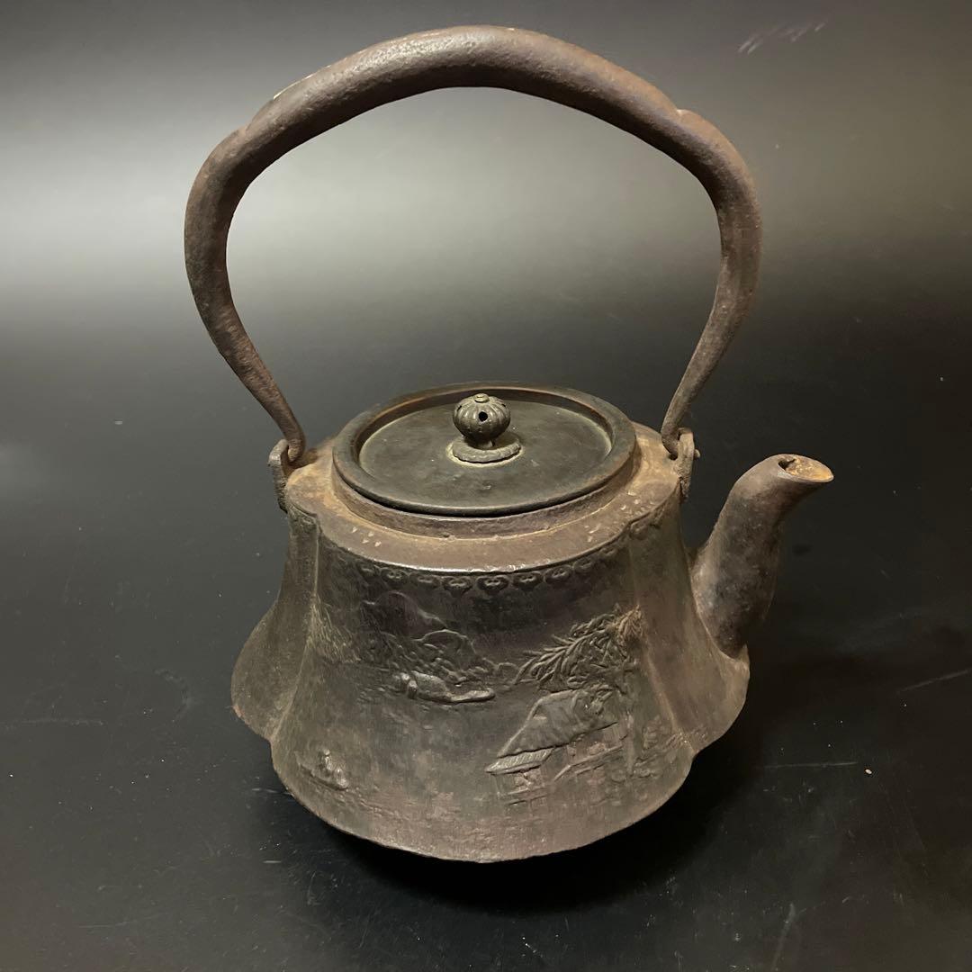 連休SALE！時代物　大きな花形　鉄瓶　m18