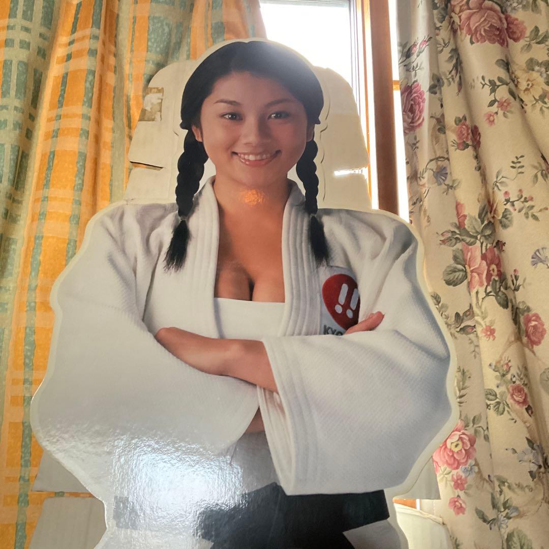 小池栄子　柔キッズ　パチンコメーカー京楽　等身大パネルポスター　【パチンコ店】。