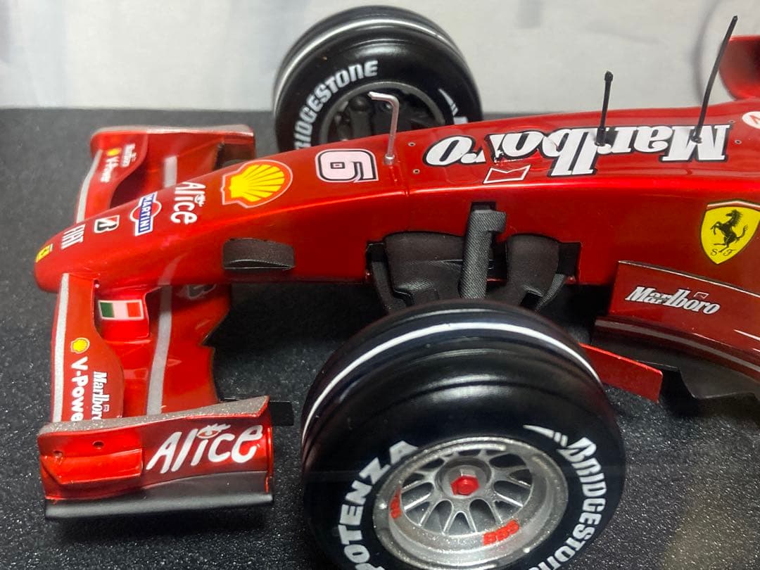 フェラーリF2007キミ・ライコネン♯6 1/18Hot Wheels