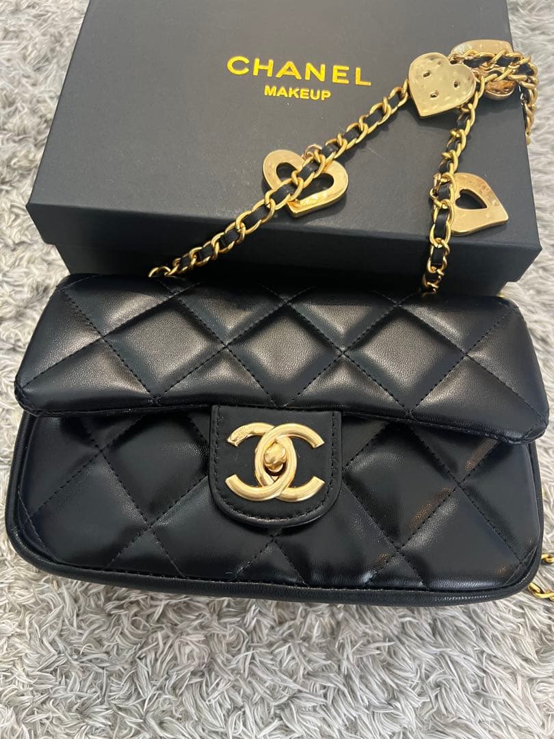 CHANEL シャネル　 ブラック ショルダーバッグ ゴールド金具 ノベルティ