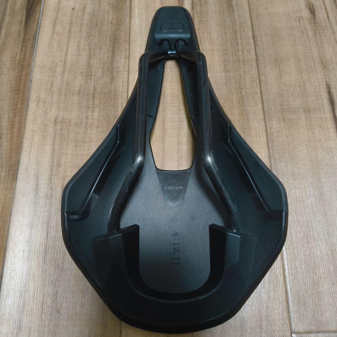 FIZIKE Vento Argo R1サドル　カーボンレール 140mm 美品
