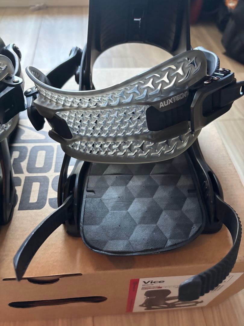 ROME SDS Vive スノーボード ビンディング ブラック　右部品欠損あり
