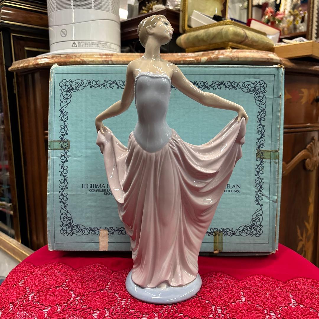 リヤドロ・ 陶器フィギュア 約25cm