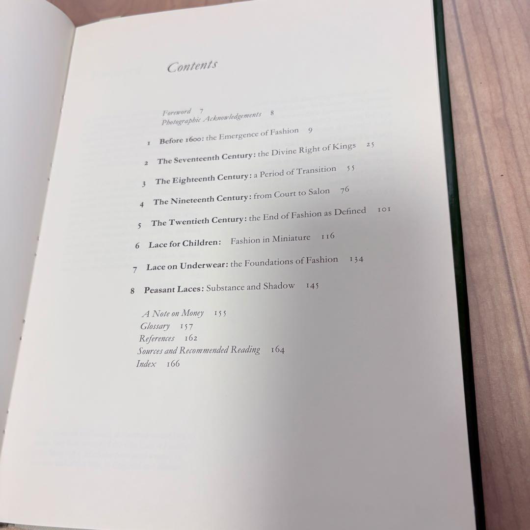 【洋書】Lace in Fashion by Pat Earnshaw