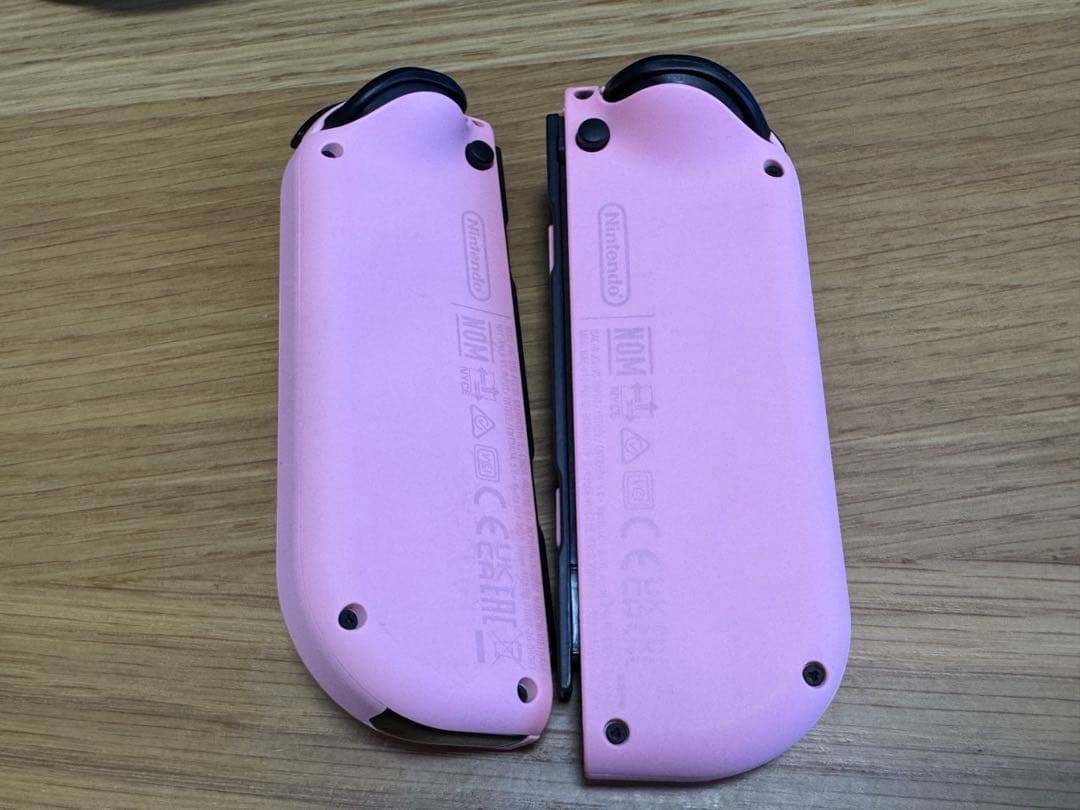 Nintendo Switch本体と付属品【収納ケース2種付き】