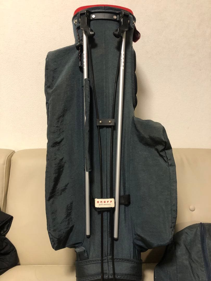 【送料込み】美品　大人気　オノフ　ONOFF キャディバッグ ゴルフバッグ