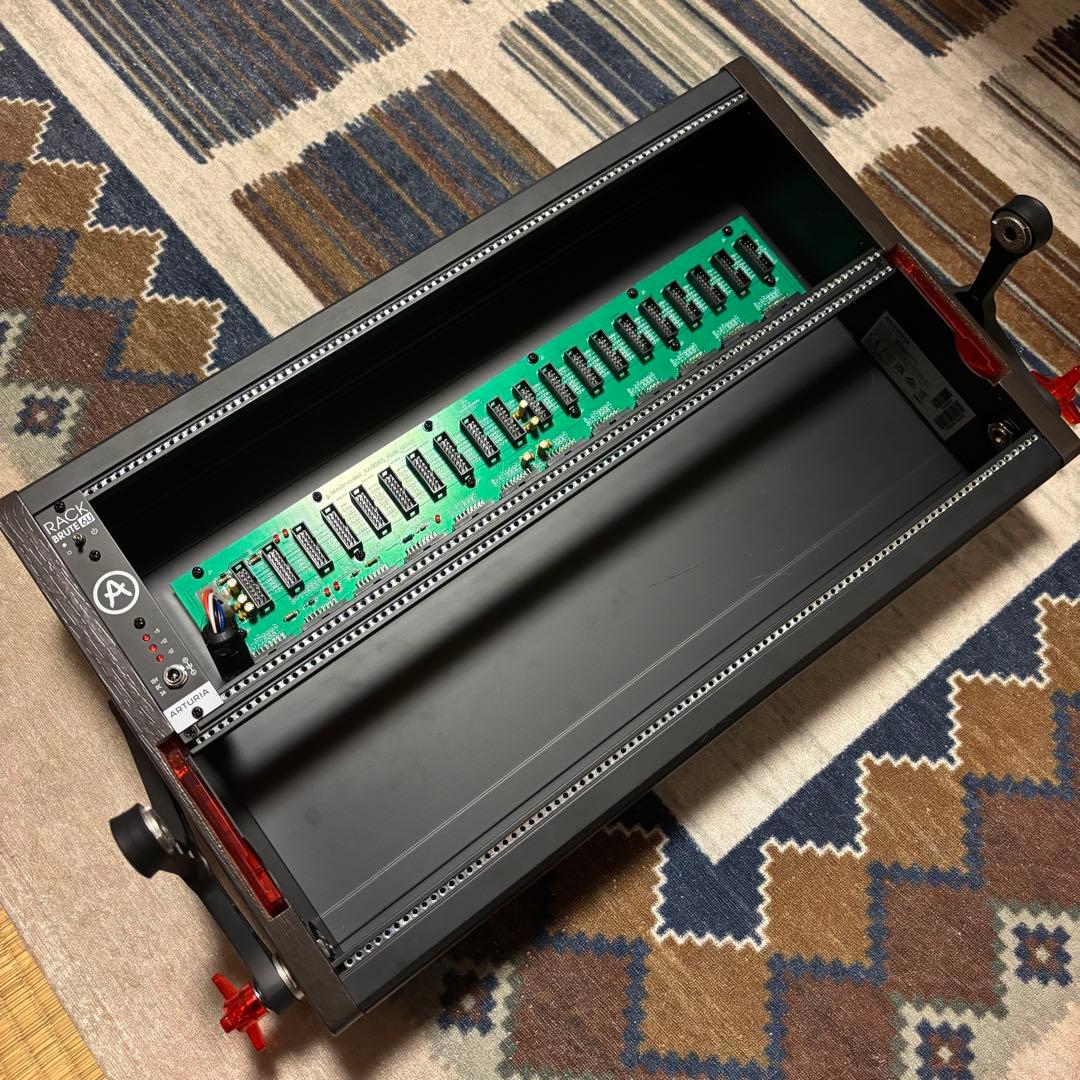 ARTURIA RACK BRUTE 6U Noirモジュラーシンセ ケース