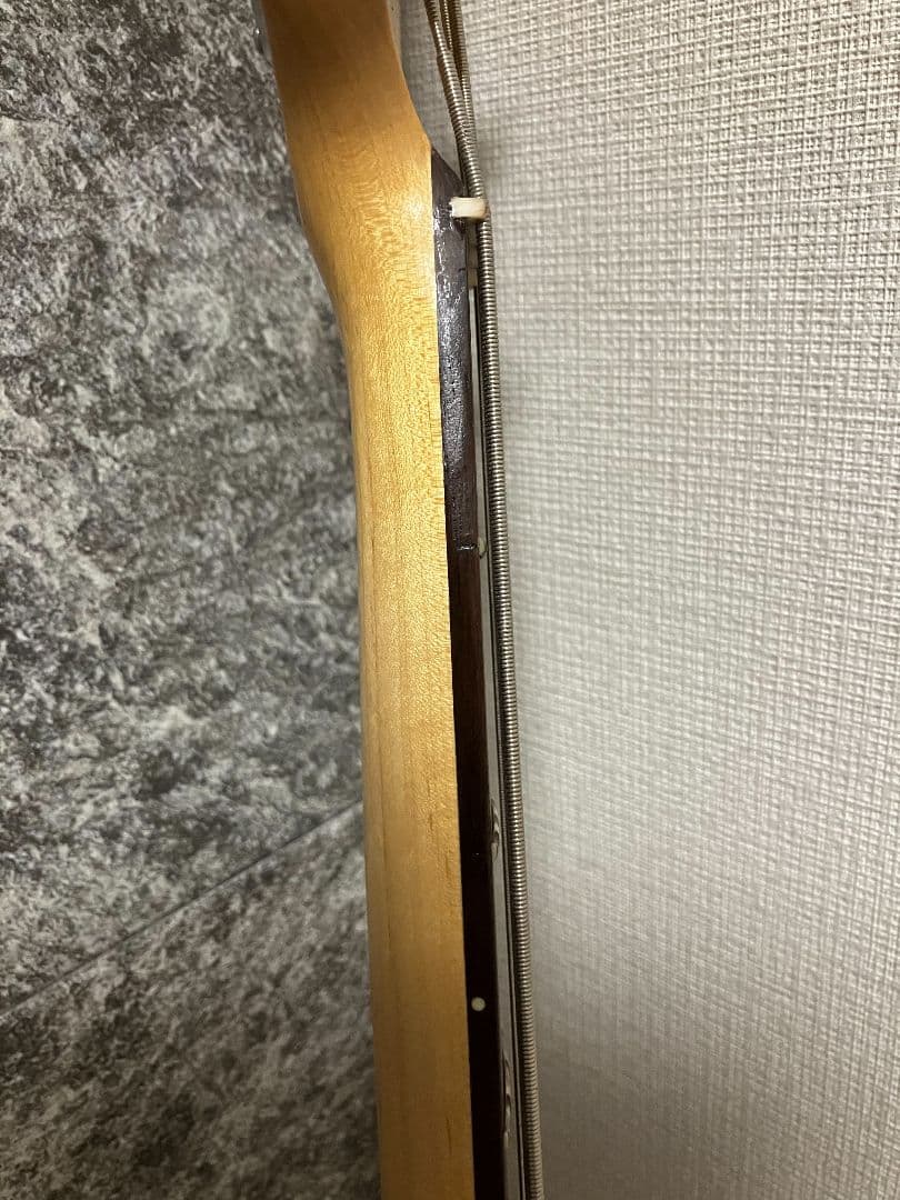 ピックガード改造したLaidBackのスティングレイ風アクティブベース